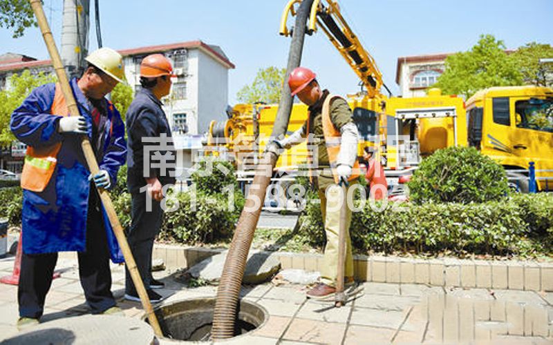 214龙潭小区抽污水