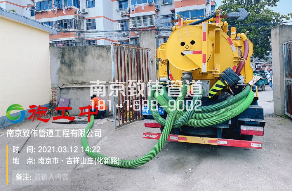 323龙潭公厕化粪池清理